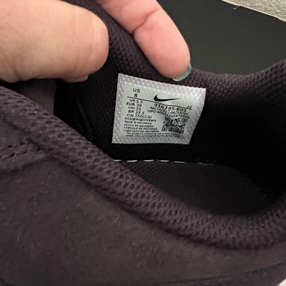 Nike Women’s Purple suede Sneakers sz 8 - Picture 4 of 6
